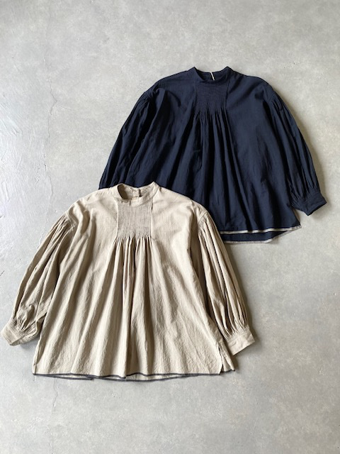 maison de soil HANDWOVEN HEVY COTTON PLAIN BACK OPNING STAND COLLAR SHIRT with MINI PINTUCK