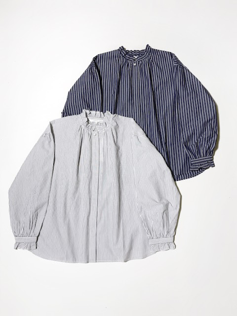 A PIECE OF LIBRARY タイプライターストライプ ブリーズラインフリルブラウス