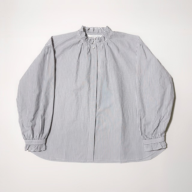 A PIECE OF LIBRARY タイプライターストライプブリーズラインフリルブラウス