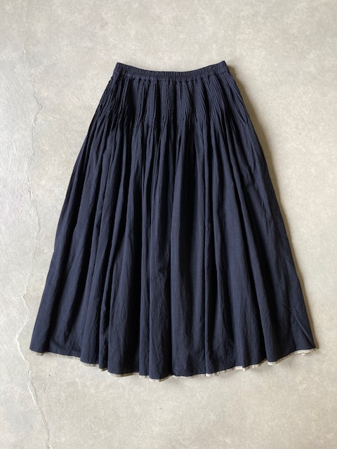 maison de soil  HANDWOVEN HEVY COTTON PLAIN  FLEARED SKIRT with PINTUCK