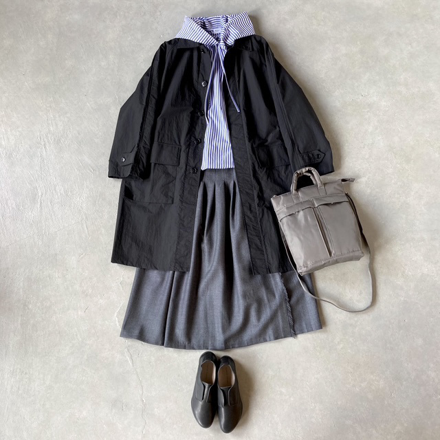 HTS (HARROW TOWN STORES) NYLON COTTON BALMACAAN COAT with GUSSETED POCKET