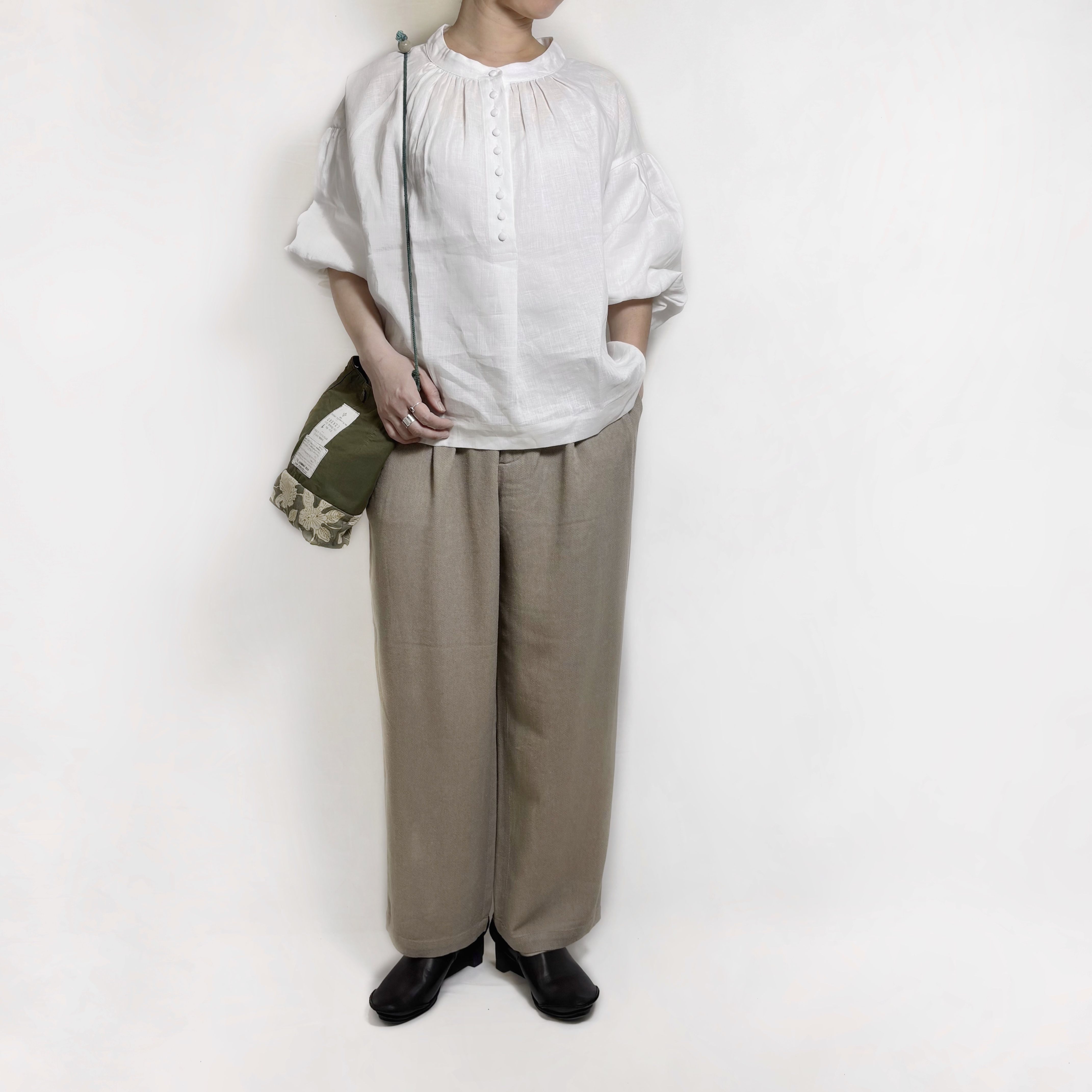 A PIECE OF LIBRARY スタンダードリネンモナミブラウス