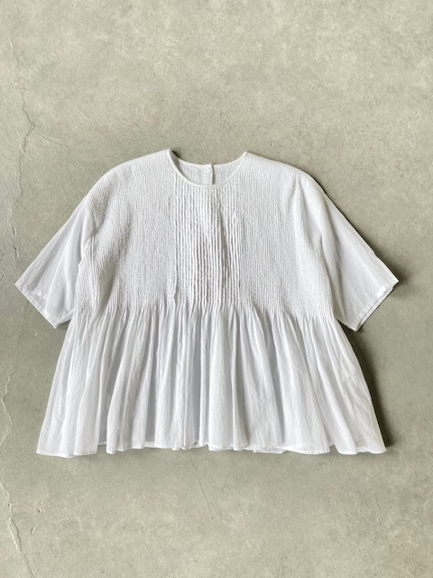 maison de soil 80s ORGANIC VOILE PLAIN CREW-NECK P/O HALF/SL SHIRT with MINI PINTUCK