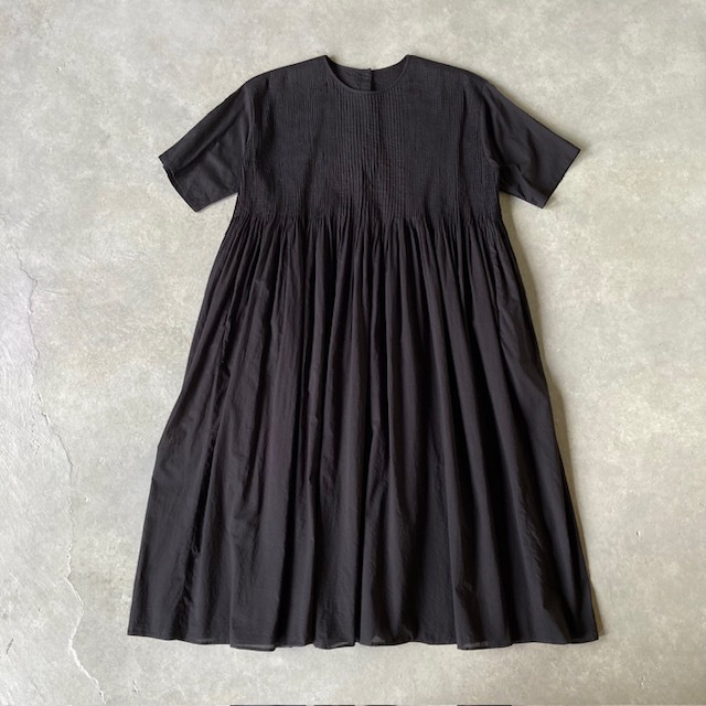 maison de soil 80s ORGANIC VOILE PLAIN CREW-NECK  P/O HALF/SL DRESS with MINI PINTUCK