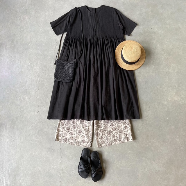 maison de soil 80s ORGANIC VOILE PLAIN CREW-NECK  P/O HALF/SL DRESS with MINI PINTUCK