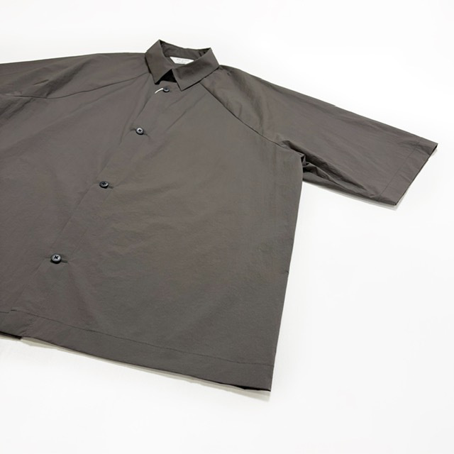 STILL BY HAND ラグランスリーブナイロンシャツ