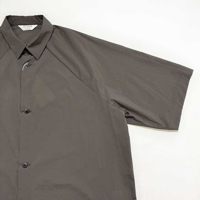 STILL BY HAND ラグランスリーブナイロンシャツ