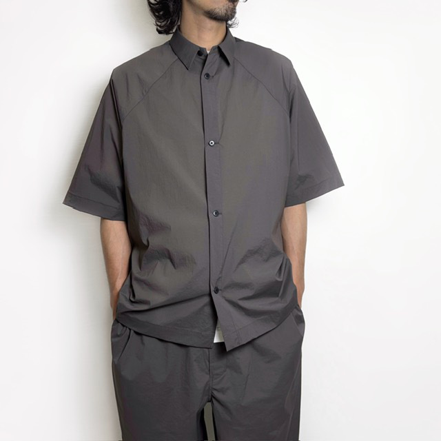 STILL BY HAND ラグランスリーブナイロンシャツ