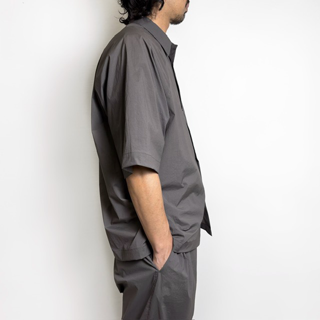 STILL BY HAND ラグランスリーブナイロンシャツ