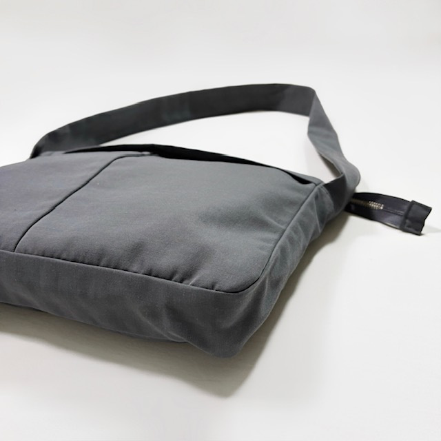 STILL BY HAND ナイロンショルダーバッグ