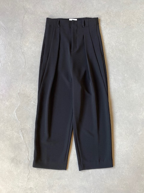 KOFTA オケージョンストレートタックパンツ